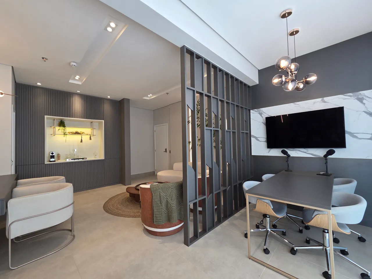 Espaço completo com divisória